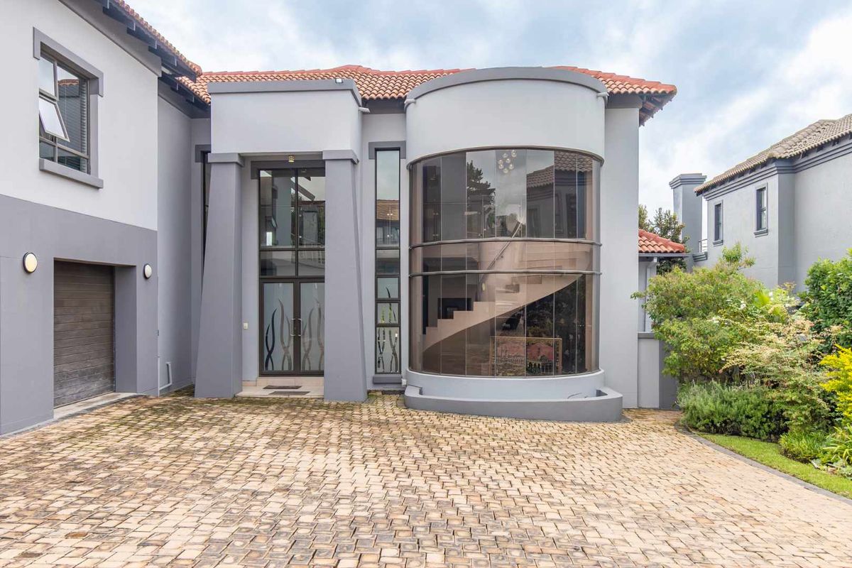 Elevated Golf Estate Living - Photo 3