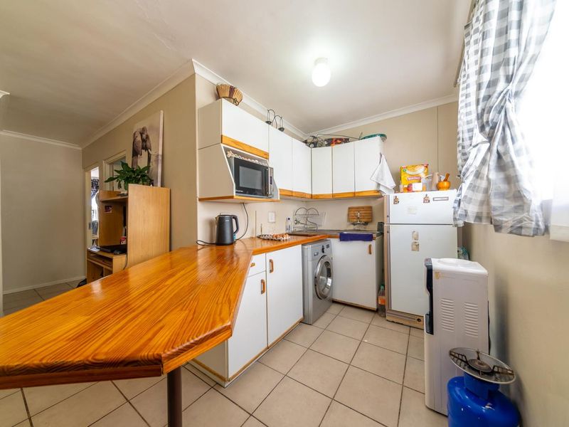 Fully Furnished 2-Bedroom Apartment Near Stellenbosch Campus - Photo 2