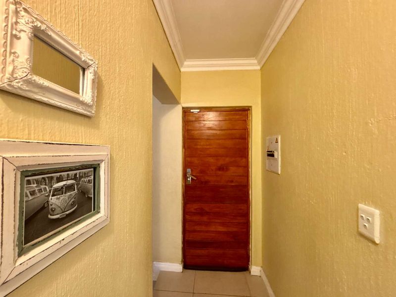 Modern 3 Bed townhouse in the most sought-after complex- Houndstooth - Photo 4