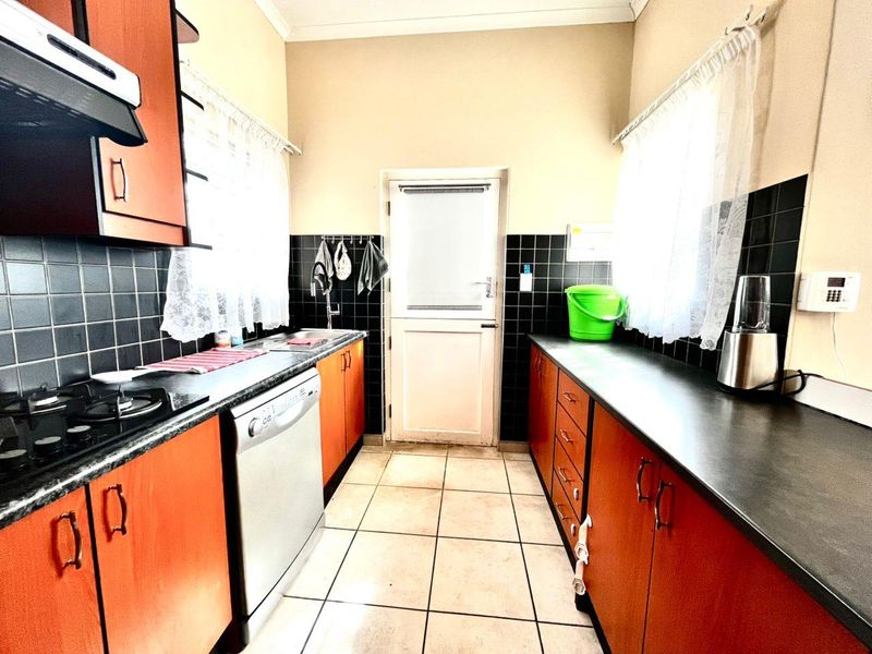 3 Bedroom Townhouse - Photo 5