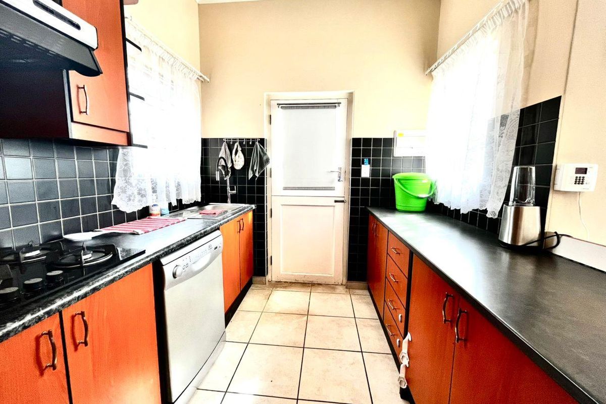 3 Bedroom Townhouse - Photo 5