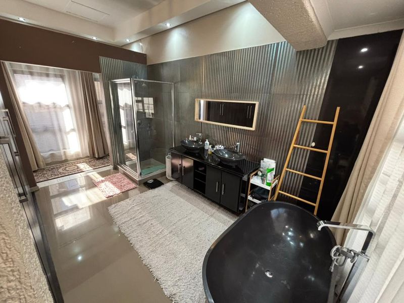 3 Bedroom House For Sale in Kleine Kuppe - Photo 5