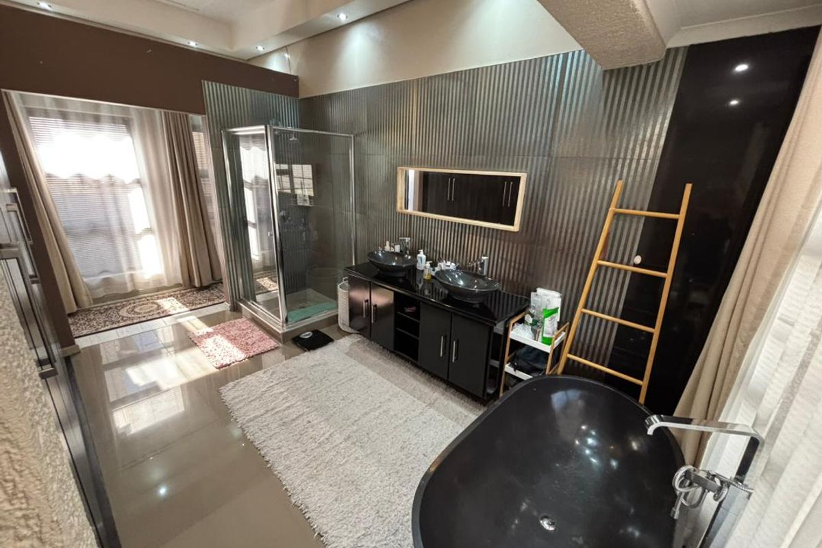 3 Bedroom House For Sale in Kleine Kuppe - Photo 5