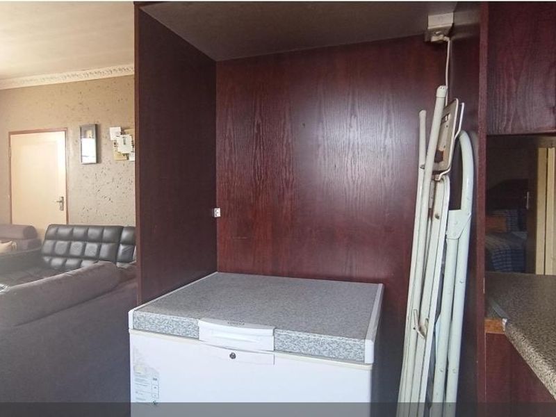 Stunning Home In Clayville Ext 27 - Photo 3