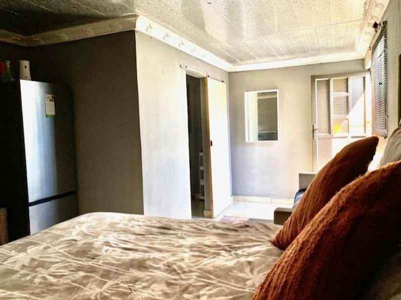 3 Bedroom Home with 2 Flatlets in Philippi East - Photo 9