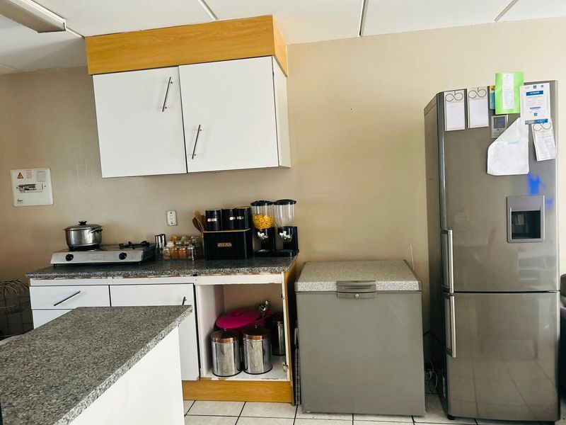 Lovely Ground floor TOWNHOUSE - Photo 5