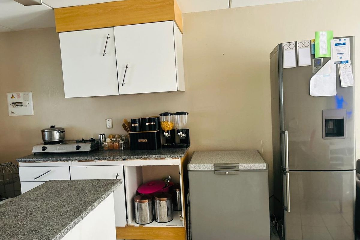 Lovely Ground floor TOWNHOUSE - Photo 5