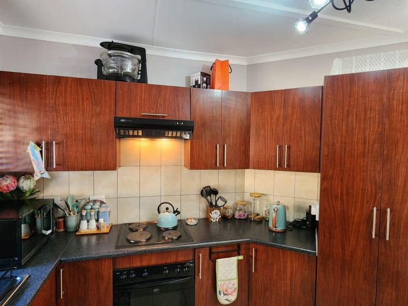 Safe, Stylish & Spacious 3-Bedroom Home available in Cashan! - Photo 7