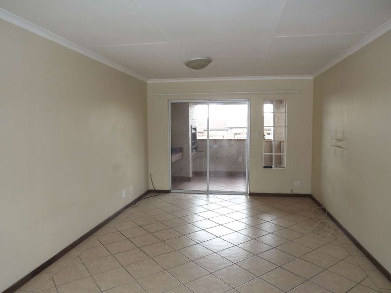 Charming 2-Bedroom Apartment with Modern Amenities - Photo 3