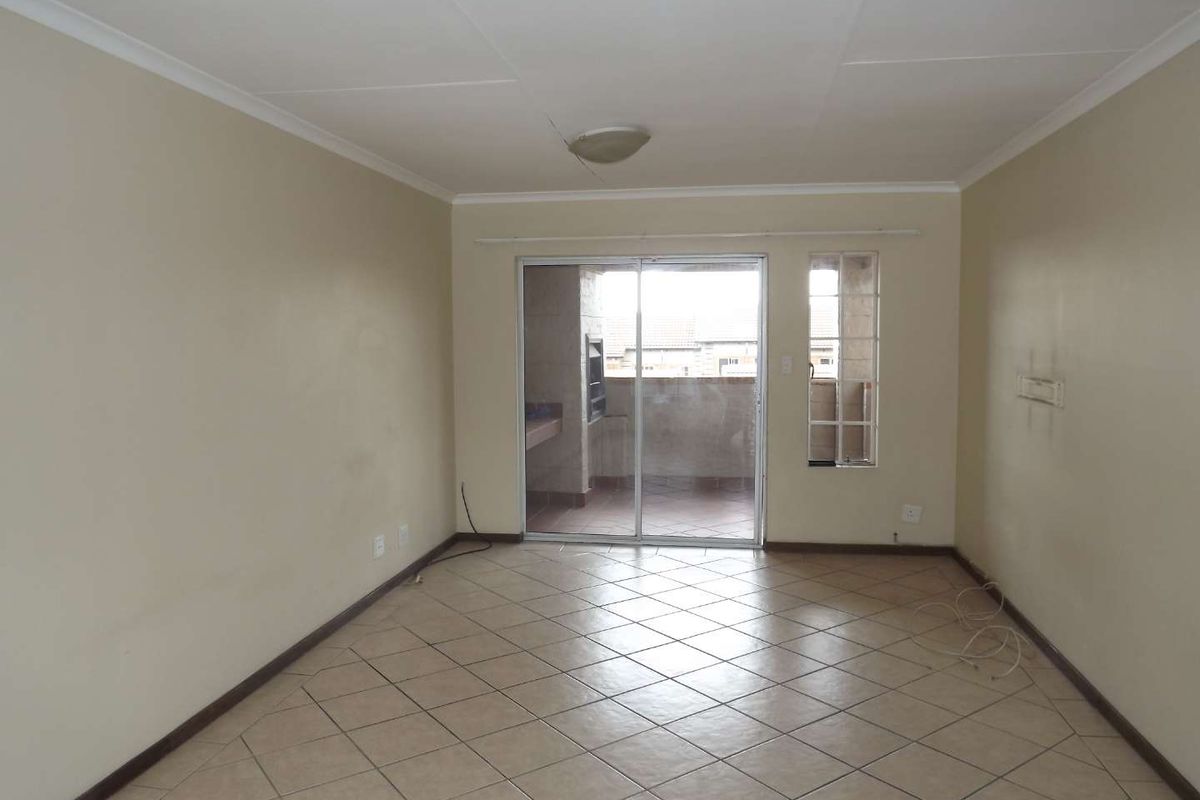 Charming 2-Bedroom Apartment with Modern Amenities - Photo 3