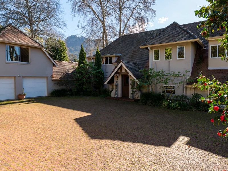 Where Grace Meets Grandeur in Constantia Upper - Photo 8