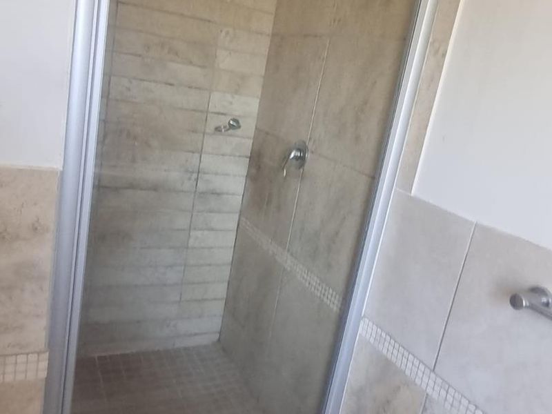 3 Bedroom, 2 Bathroom Apartment To Let - Photo 8