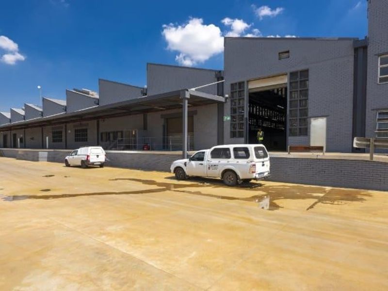 7 772m2 Isando Warehouse To Let - Photo 3