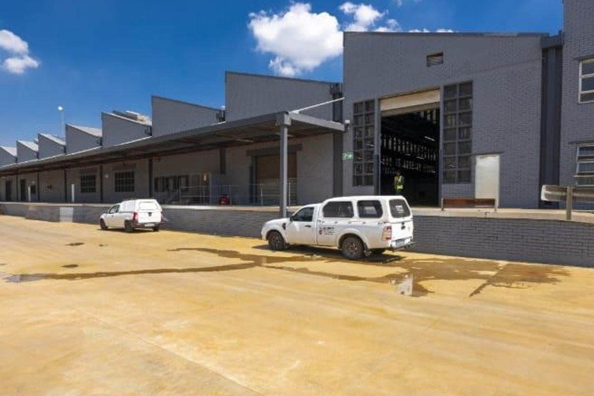 7 772m2 Isando Warehouse To Let - Photo 3