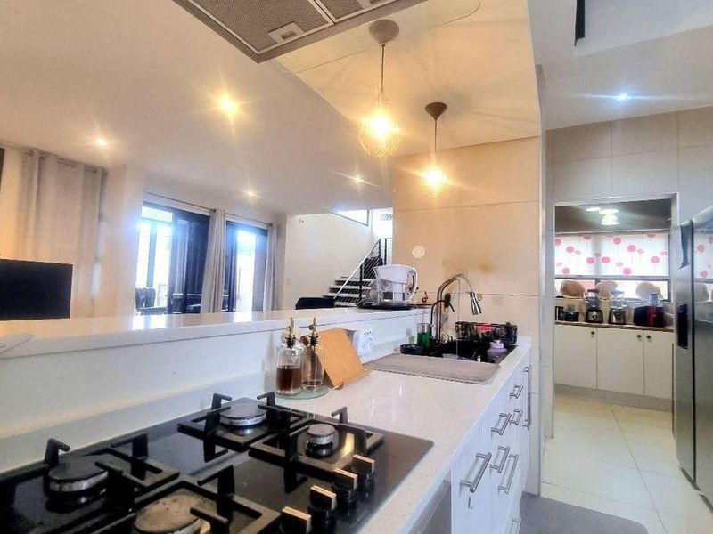 A rare opportunity to own a fully upgraded executive townhouse in the prestigious Henning Village, located in the highly sought-after suburb of Kleine Kuppe. - Photo 4