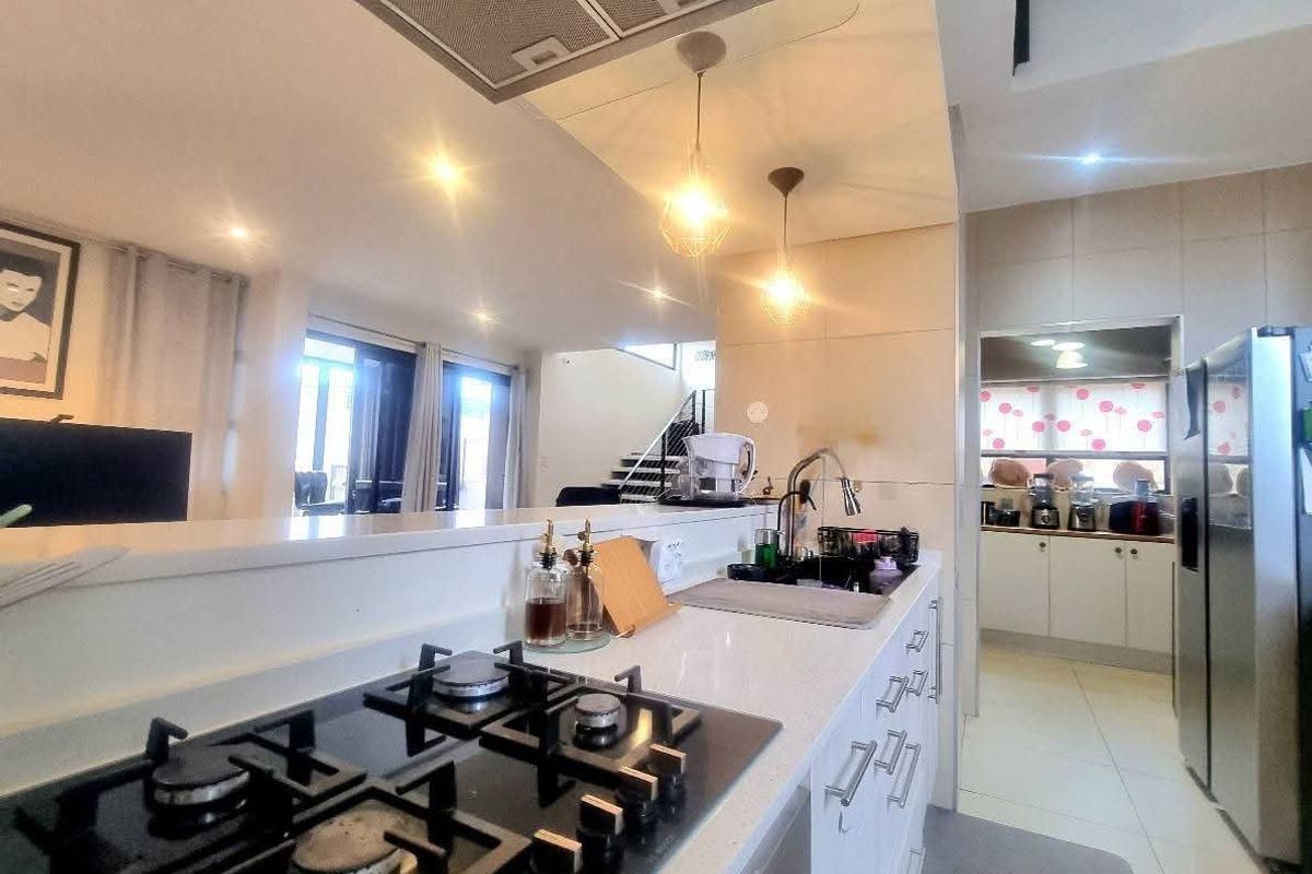 A rare opportunity to own a fully upgraded executive townhouse in the prestigious Henning Village, located in the highly sought-after suburb of Kleine Kuppe. - Photo 4