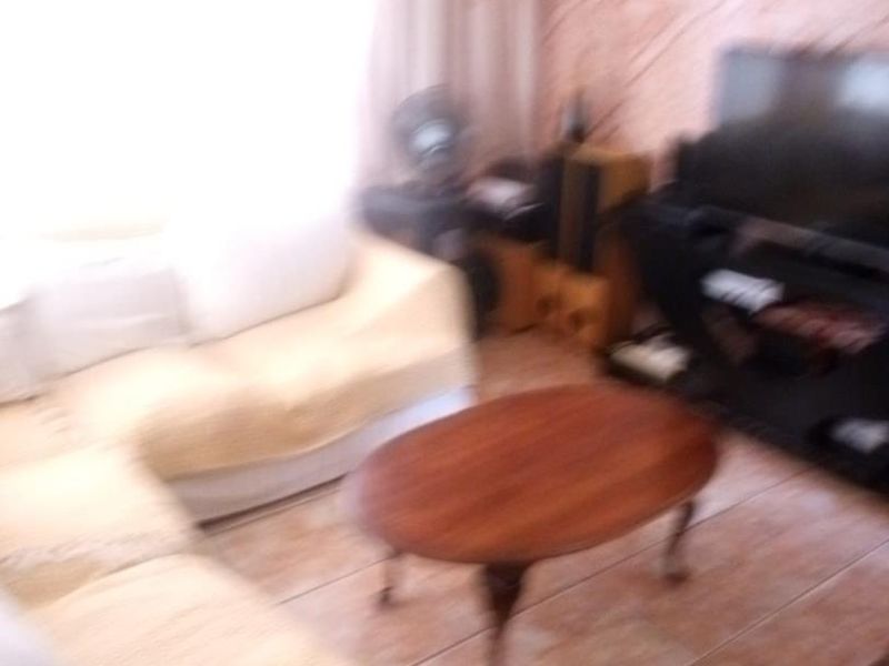 Spacious Living: 3-Bed Gem with No-Fuss Garden! - Photo 3