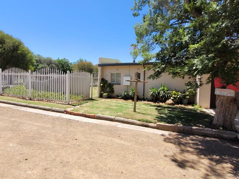 COUNTRYSIDE LARGE BEAUTIFUL SPACIOUS HOUSE. OUTSTANDING CONDITION.  GARDEN TO DIE FOR. - Photo 9