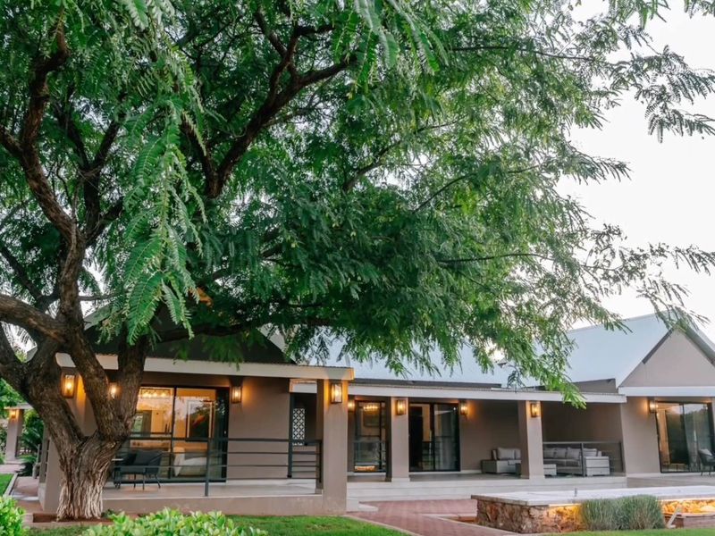 Stunning Lodge bordering Etosha National Park - Photo 10