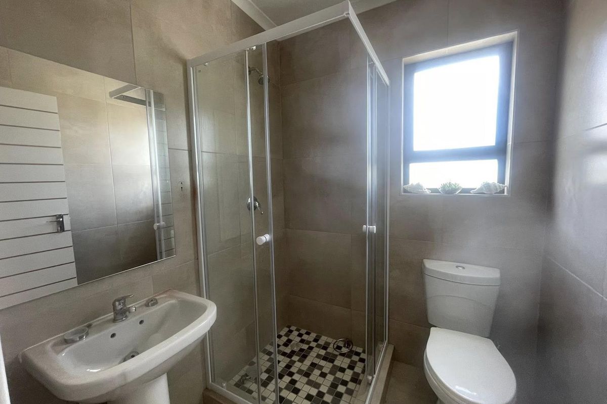 FOR SALE – BEAUTIFUL FREESTANDING HOME AT WATERFRONT - Photo 3