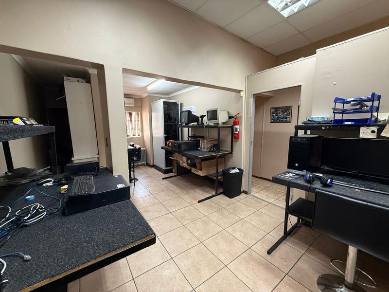 Rare 2-in-1 Office Opportunity in Westdene!!! - Photo 5