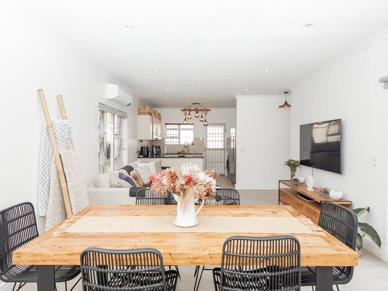 Sunny single story family home. - Photo 7