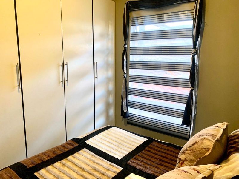 Comfortable-2 bedroom house in Raceway Park - Photo 10