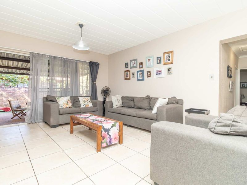 Perfect Work-From-Home Haven with Loft & Garden! - Photo 4