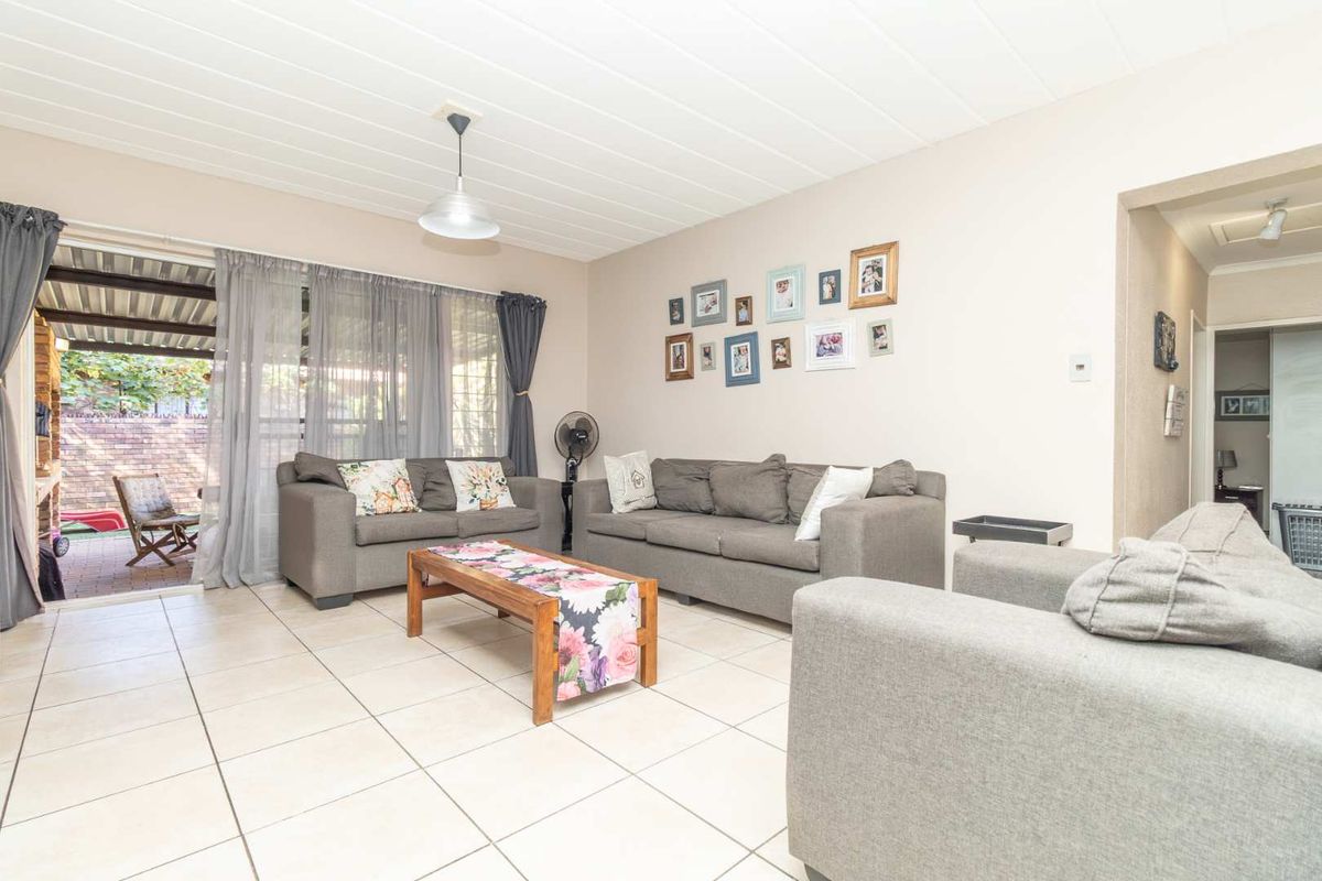 Perfect Work-From-Home Haven with Loft & Garden! - Photo 4