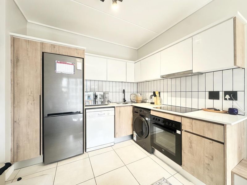 WELL PRICED ONE-BEDROOM FLAT FOR SALE IN THE REID - Photo 3