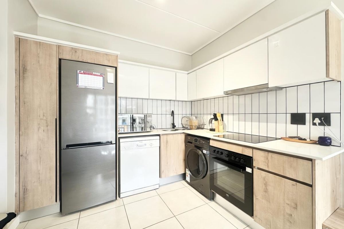 WELL PRICED ONE-BEDROOM FLAT FOR SALE IN THE REID - Photo 3