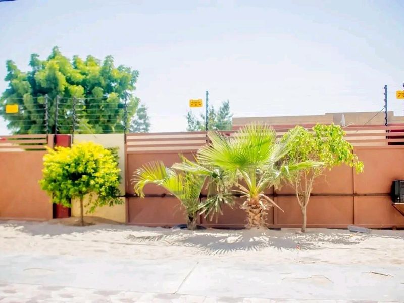 FOR SALE: Spacious 5-Bedroom Home in Shinime, Ondangwa Extension 2 — Now Selling Far Below Valuation!N$1 200 000.00 cost exclusive Call Penda on 081 2979971 - Photo 4