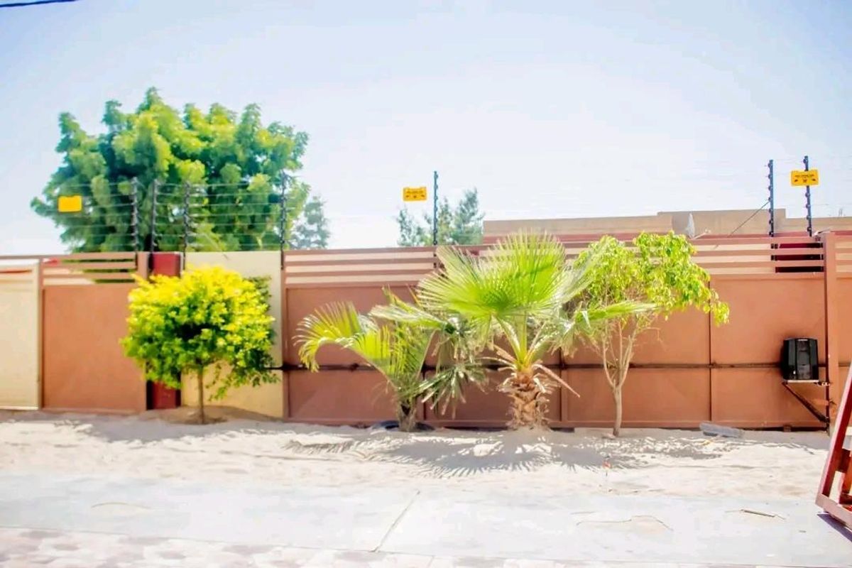 FOR SALE: Spacious 5-Bedroom Home in Shinime, Ondangwa Extension 2 — Now Selling Far Below Valuation!N$1 200 000.00 cost exclusive Call Penda on 081 2979971 - Photo 4