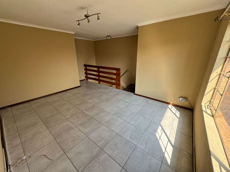 Stunning 3 bedroom townhouse to rent in Weltevredenpark - Photo 6