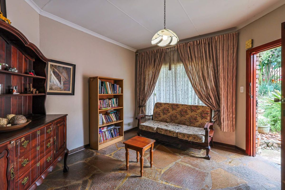 Spacious 4 Bedroom Family Home on Expansive Stand - Photo 4