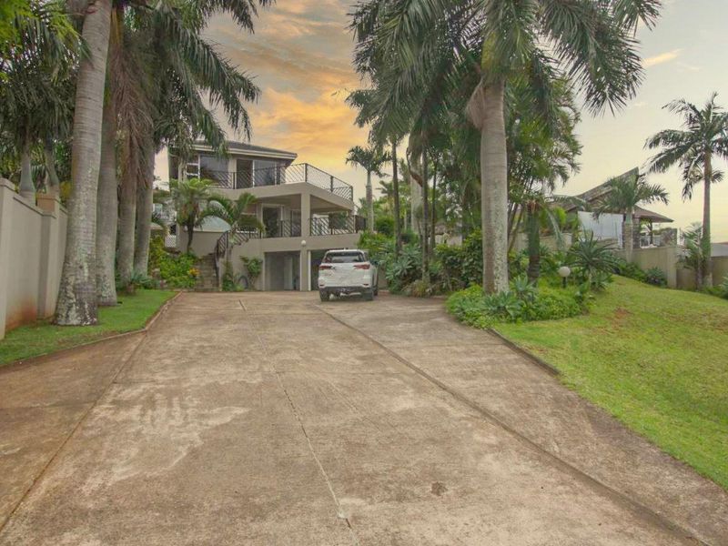 Illustrious Herrwood Drive with Sea Views! - Photo 3