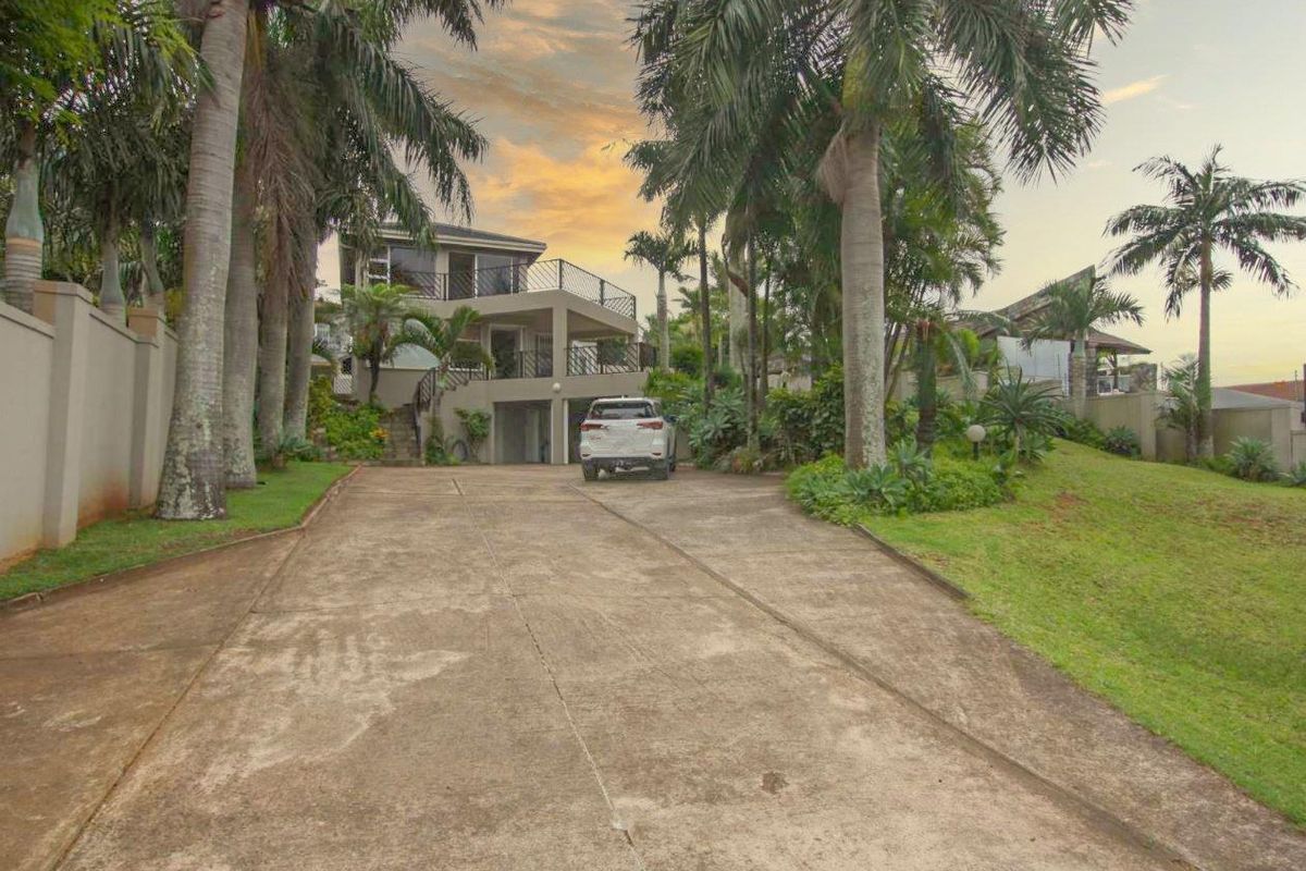 Illustrious Herrwood Drive with Sea Views! - Photo 3