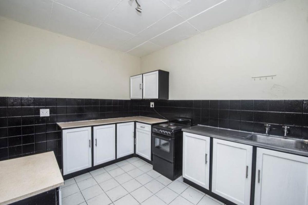 Duplex ultimate in luxury Living in Townsview!!! - Photo 4