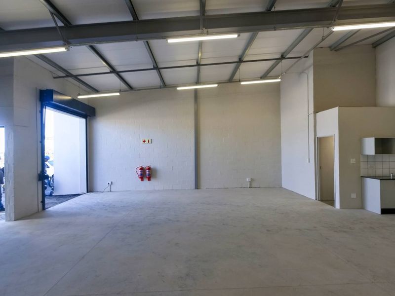 108SQM LIGHT INDUSTRIAL WAREHOUSE TO LET ALONG KOEBERG ROAD - MONTAGUE GARDENS - Photo 10
