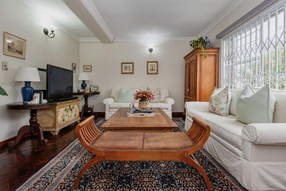 A Private Garden Duplex Offering Exceptional Space, Style, and Modern Convenience - Photo 4