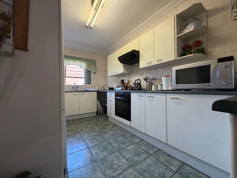 Charming 3-Bedroom Townhouse in Sought-After Randhart, Alberton - Photo 6