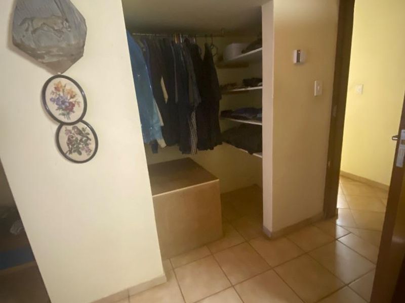 Warehouse with double garage and 2 bedroom house - Photo 9