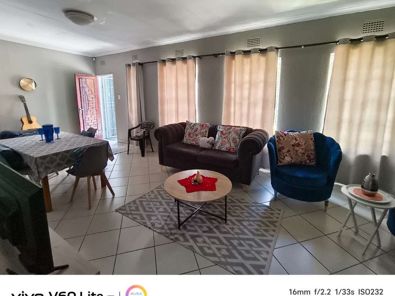 House for Sale in Brackendowns. - Photo 4