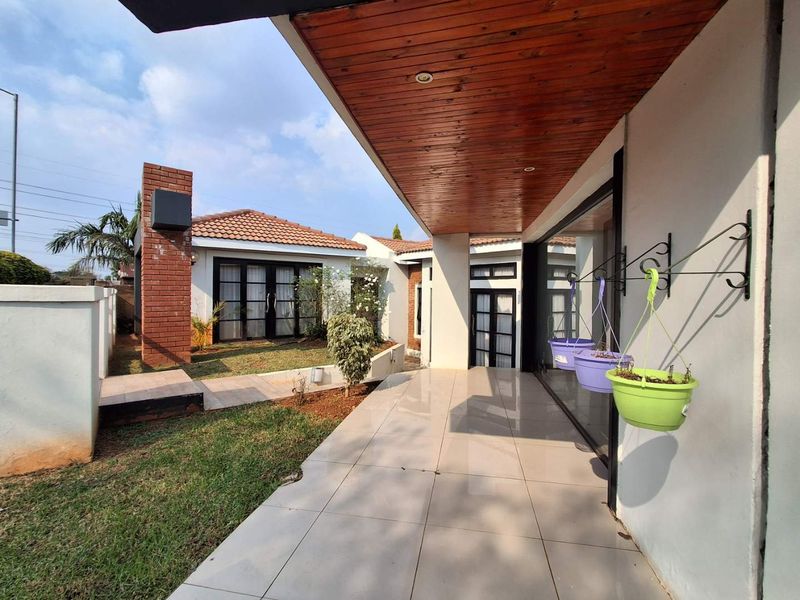 Three bedrooms house for sale in Elandspoort - Photo 6