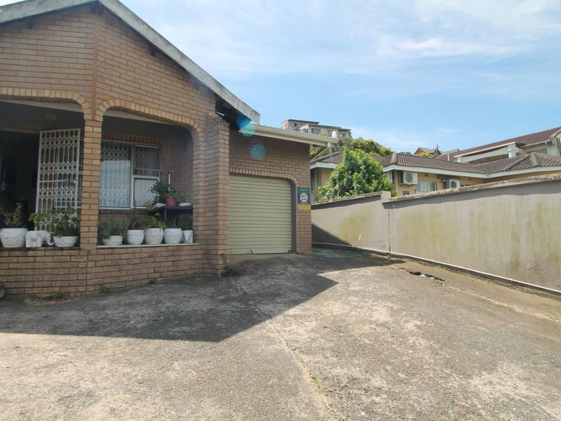 Newly Renovated 4 Bedroom House for Rent - Photo 2