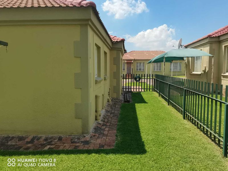 "Charming 3-Bedroom Home with Backup Power Awaits You!" - Photo 5