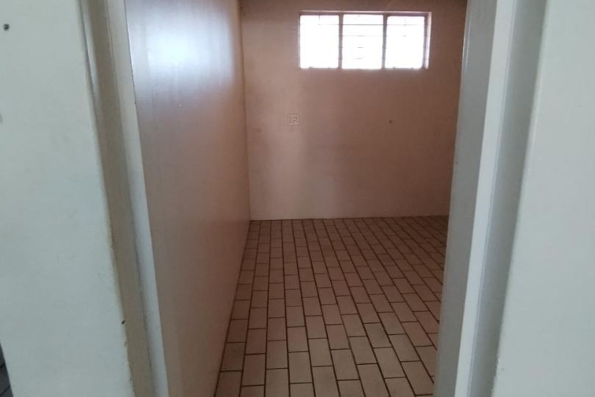 Shop to Let Doringkloof Sonja street - Photo 3