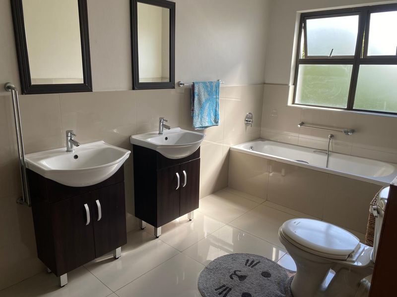 Beautiful 5 Bedroom House for Rental in Palm Lakes Estate - Photo 9