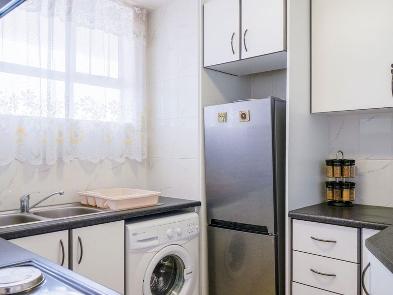 Spacious seaside living - Photo 7