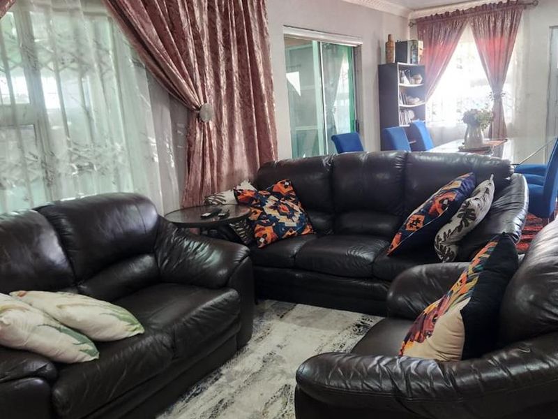 Family House for Sale in Mandela Park, Khayelitsha, Cape Town - Photo 2